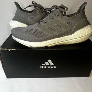 Adidas Women’s Ultraboost 21  Grey Running Shoes Size 8.5